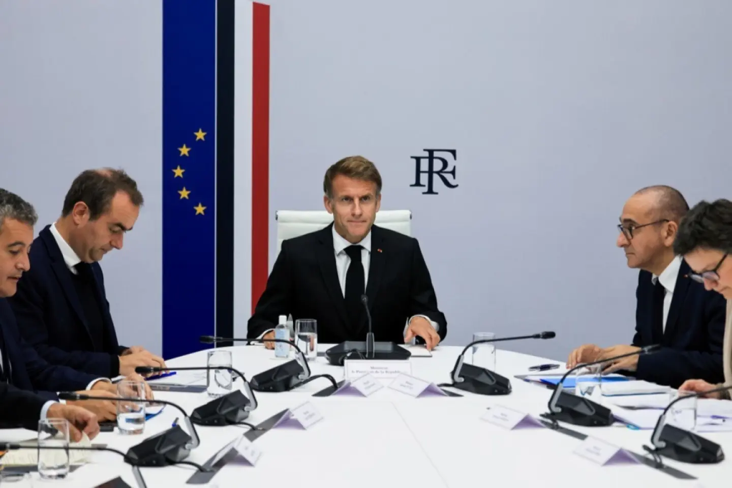 Macron respinge demisia ministrului de interne după protestele violente din ţară