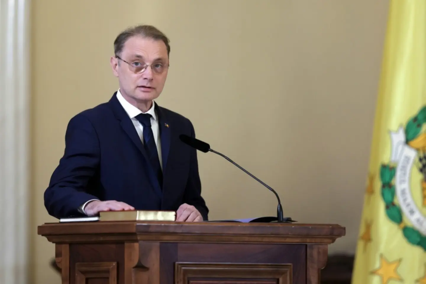 Luca Niculescu anunță că prima sa vizită externă, ca premier, va fi în R. Moldova