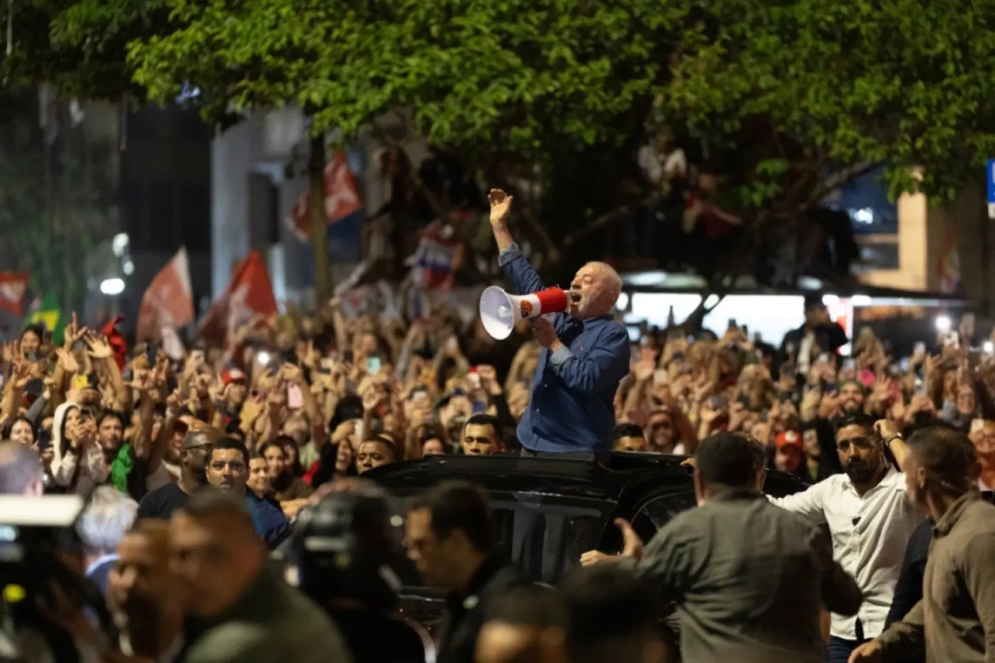 Președintele brazilian de stânga, Lula, câștigă al patrulea mandat în fața conservatorului Flávio Bolsonaro