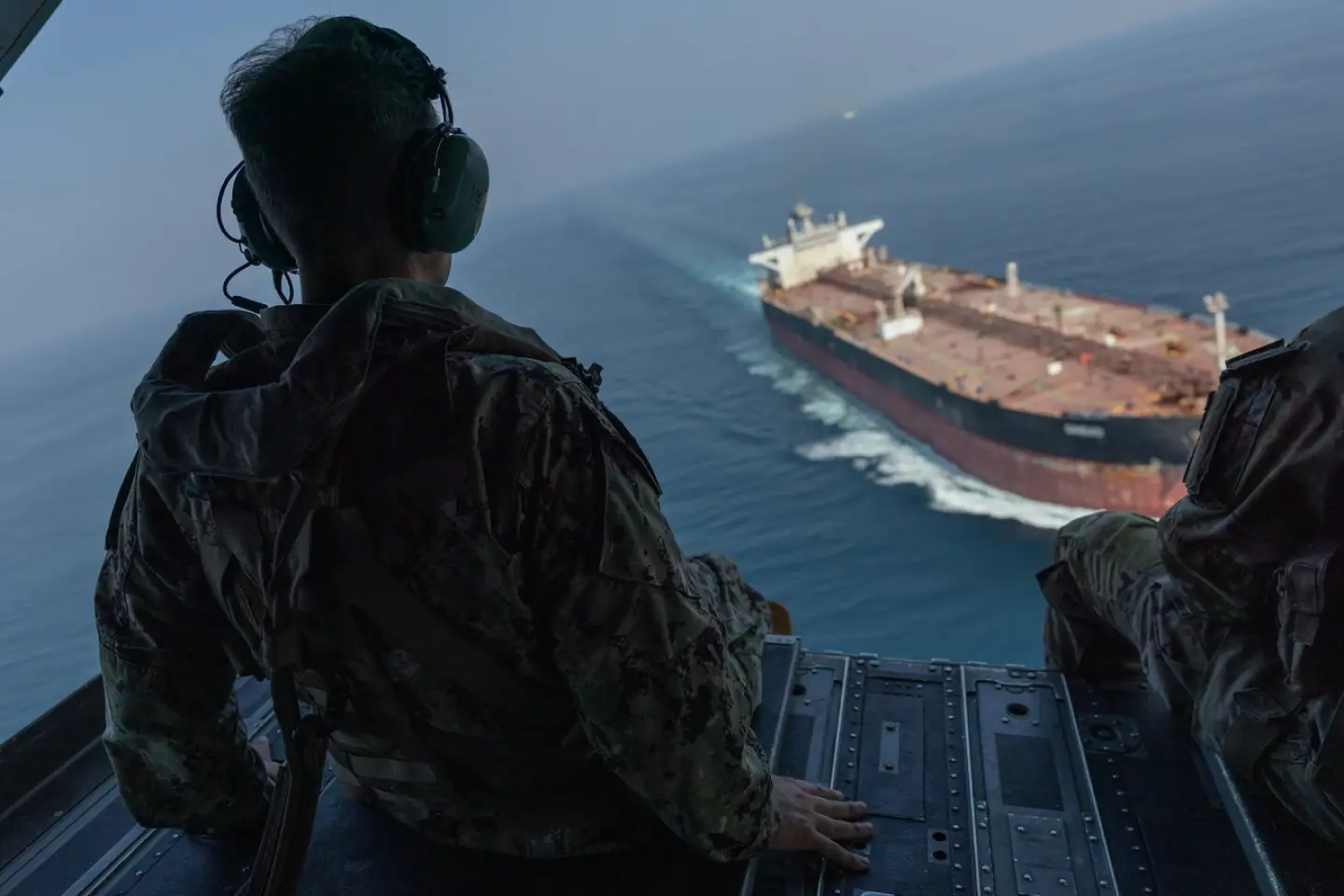 Armata americană afirmă că a ajutat la exportul a 1,5 miliarde de barili de petrol prin Strâmtoarea Ormuz