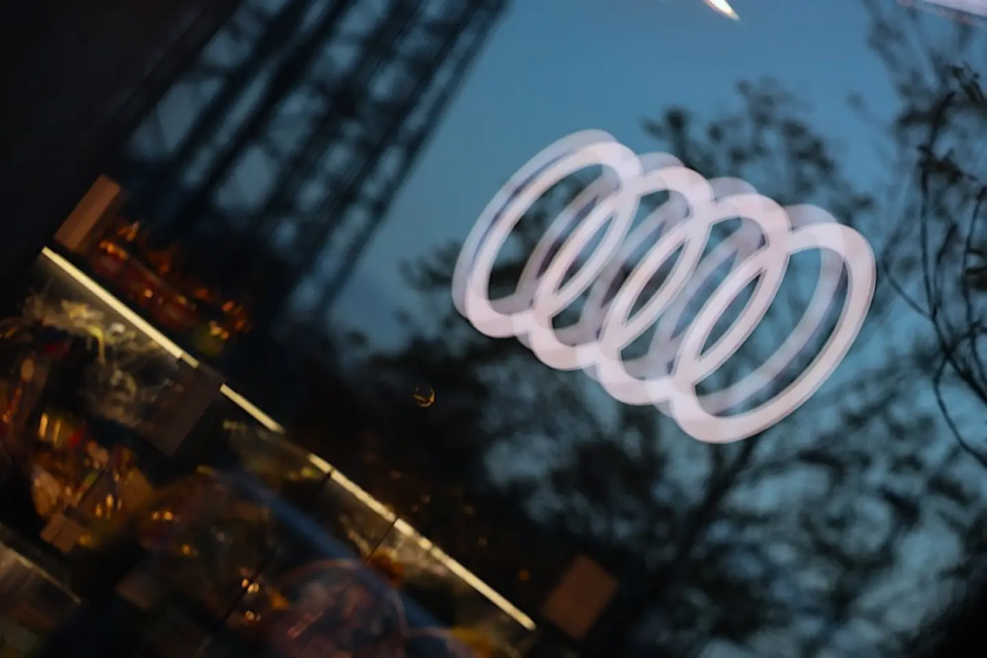 Seful Audi criticat pentru participarea la un miting electoral al lui Trump