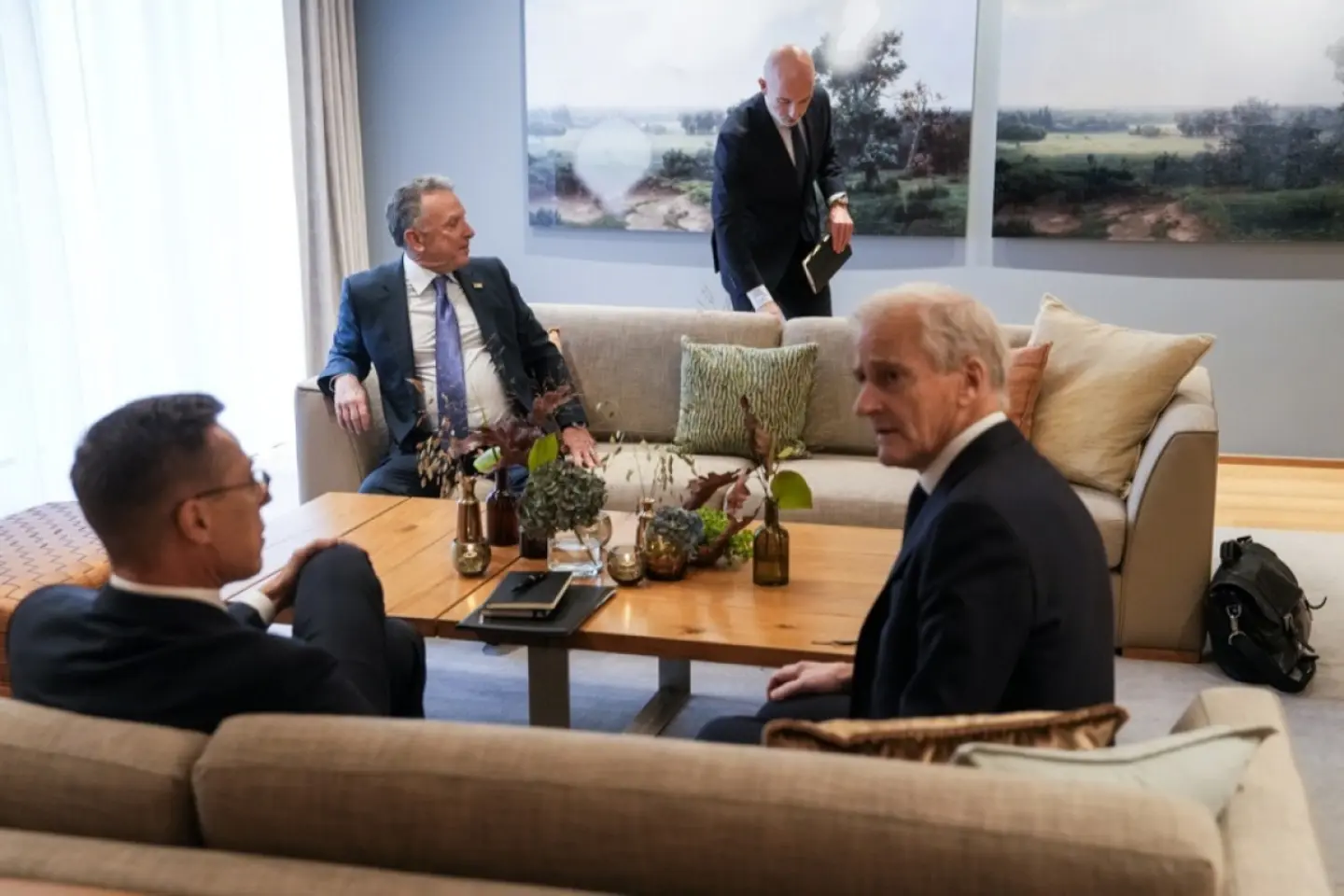 Fotografie ilustrativă pentru: Liderii Finlandei și Norvegiei au purtat o convorbire telefonică cu Vladimir Putin, stârnind controverse privind unitatea diplomatică europeană