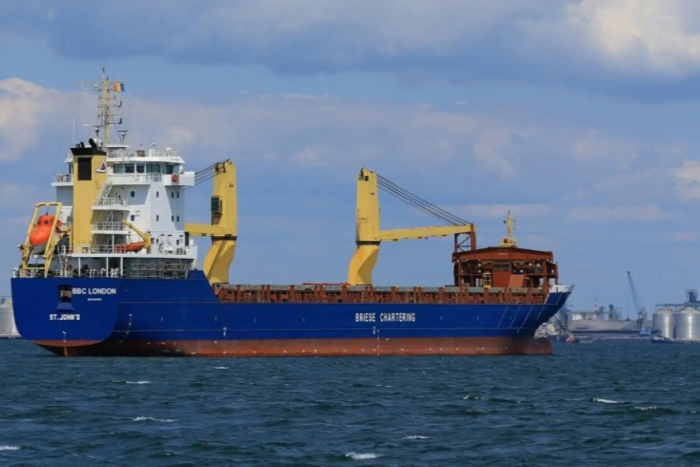 Drone au lovit o navă portcontainer în largul Bulgariei