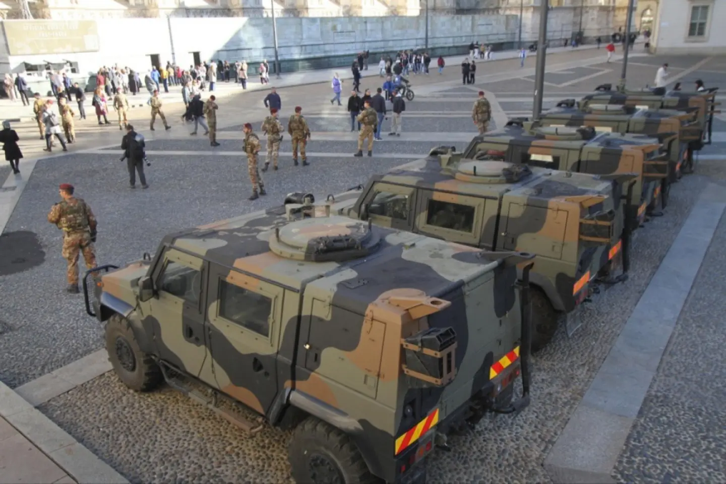 Italia scoate armata în stradă pe fondul protestelor