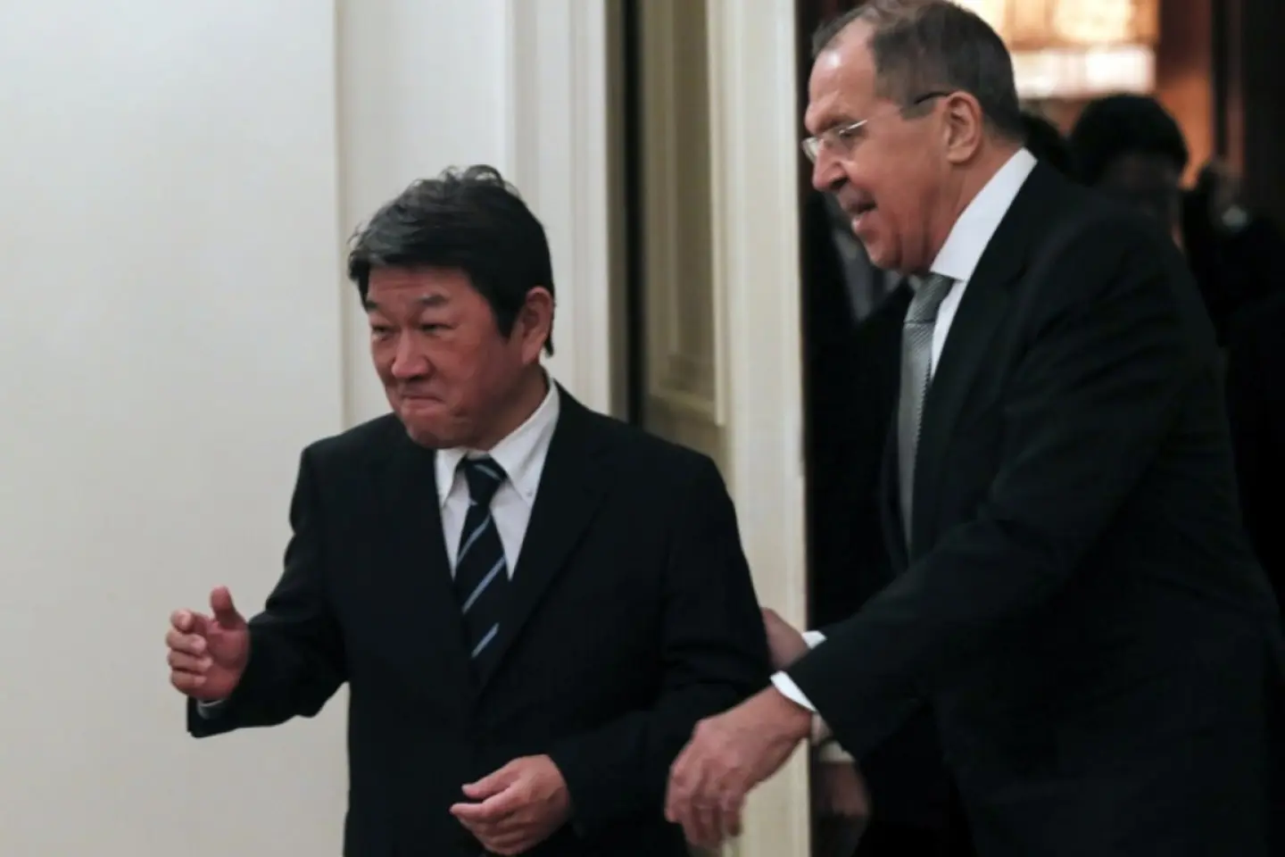 Rară întâlnire între miniştrii de externe din Japonia şi Rusia