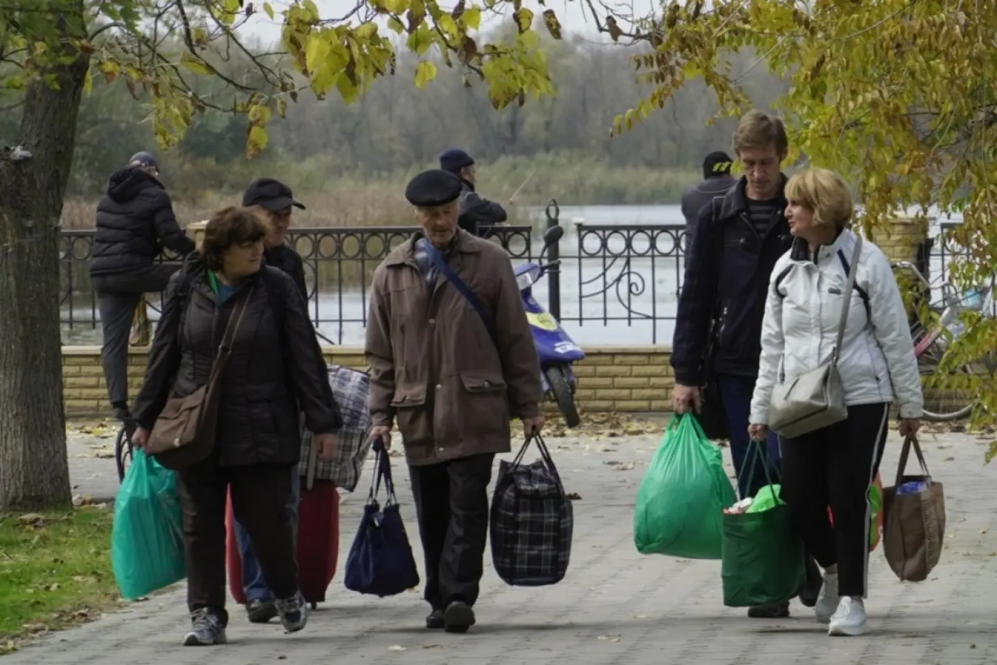 Locuitorii din Oleșki ajung pe teritoriul controlat de Ucraina