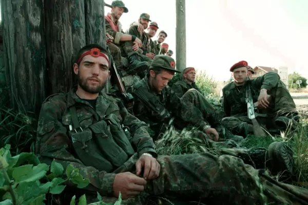 Foști combatanți kosovari sunt acuzați că intimidează martorii crimelor de război comise în timpul conflictului cu trupele sârbe