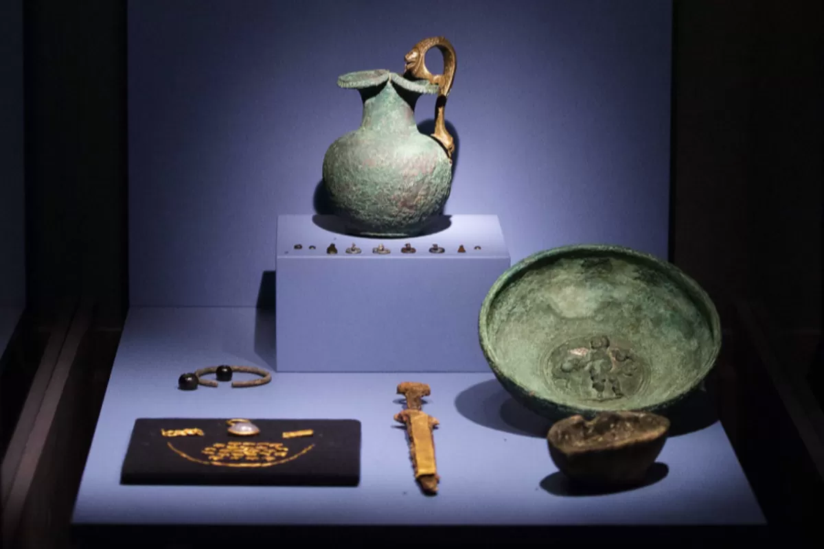 Object Name: FILE NETHERLANDS CRIMEA GOLD ARTS