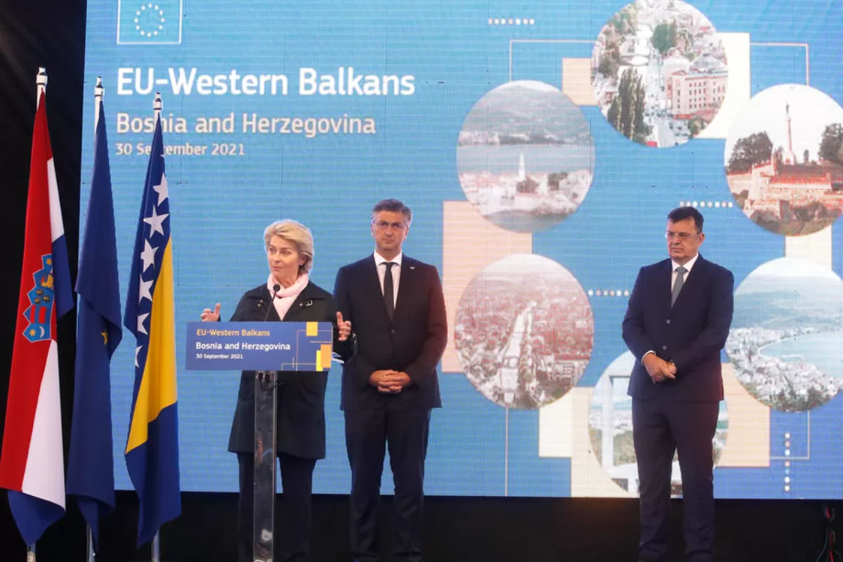 Object Name: CROATIA BOSNIA AND HERZEGOVINA BORDER BRIDGE