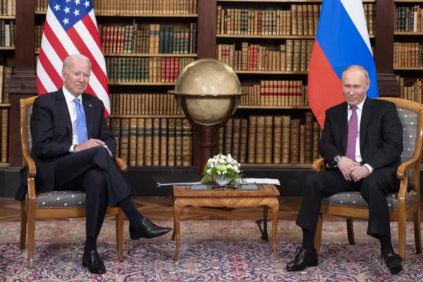 Preşedinții american, Joe Biden, şi rus, Vladimir Putin, vor discuta, marți, în sistem videoconferință, pe fondul tensiunilor în creștere la granițele Ucrainei