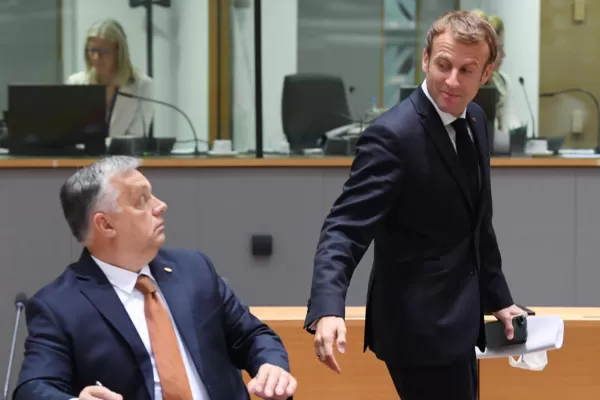 Președintele francez, Emmanuel Macron, se întâlnește, la Budapesta, cu premierul ungar, Viktor Orban, pe care îl califică un adversar politic, dar un partener de afaceri