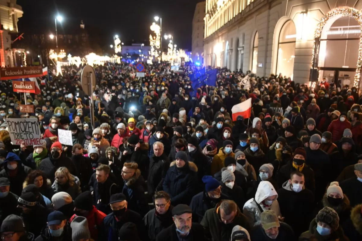 Object Name: epaselect POLAND PROTEST MEDIA LAW
