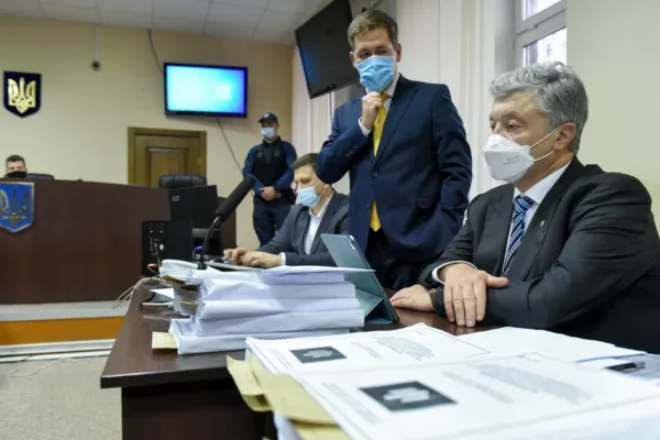 Criza din Ucraina: Parchetul de la Kiev a cerut arestarea fostului preşedinte Petro Poroşenko, acuzat de înaltă trădare