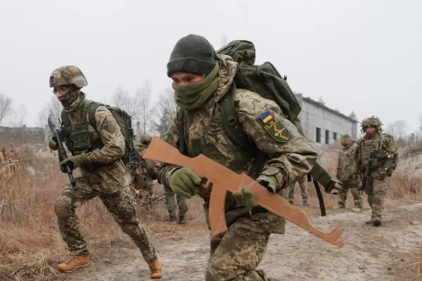 Criza din Ucraina: 56% dintre ucraineni sunt dispuși să se înscrie în unitățile de apărare teritorială