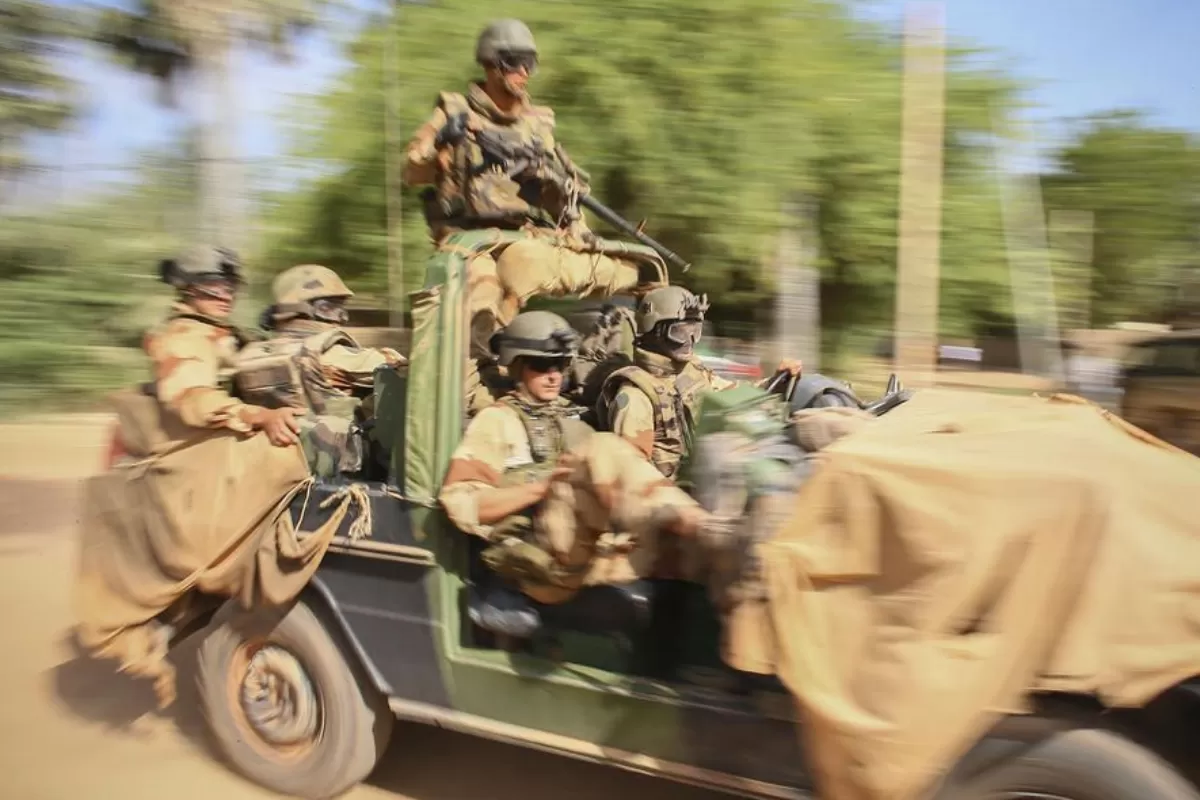 Franţa, partenerii săi europeni şi Canada îşi retrag din Mali militarii care participă la operaţiuni antijihadiste