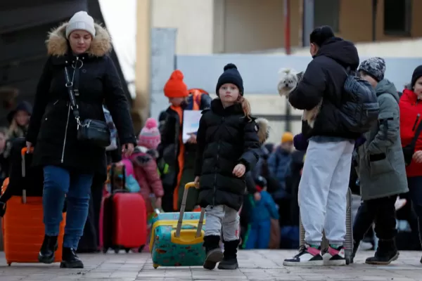RĂZBOI ÎN UCRAINA: Trei milioane de oameni, dintre care jumătate copii, au părăsit Ucraina de la invazia rusă