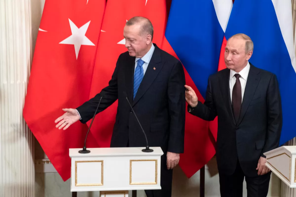 Președintele rus Vladimir Putin și președintele turc Recep Tayyip Erdogan părăsesc o conferință de presă după discuțiile lor de la Kremlin, Moscova, Rusia, 5 martie 2020.
