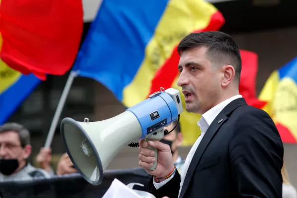 Liderul unic al opoziției naționaliste de la București e deputatul Geoge Simion