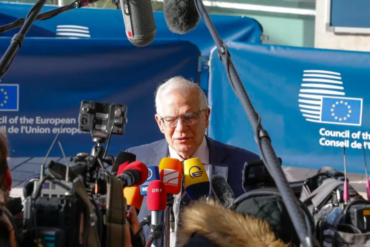 Înaltul reprezentant pentru Afaceri Externe al Uniunii Europene, Josep Borrell, vorbește cu presa înaintea Consiliului Afaceri Externe de la Luxemburg, 11 aprilie 2022.