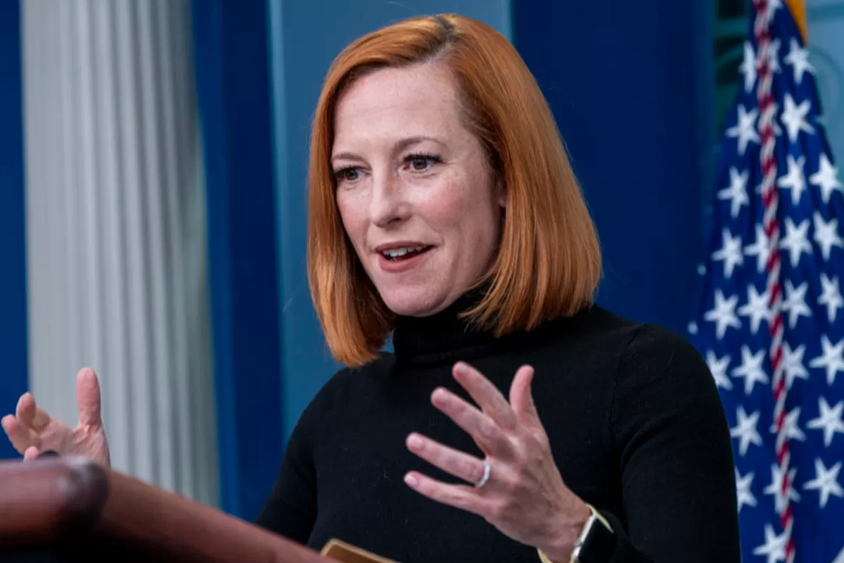 Purtătorul de cuvânt al Casei Albe, Jen Psaki, vorbește în timpul conferinței zilnice de presă de la Casa Albă din Washington, DC, SUA, 18 aprilie 2022.