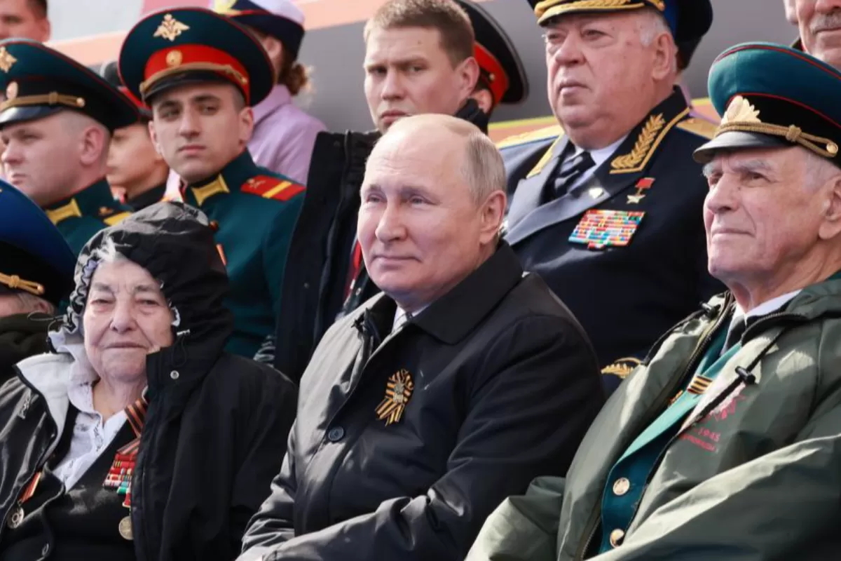 Russian President Vladimir Putin (C) attends the Victory Day military parade in the Red Square in Moscow, Russia, 09 May 2022.