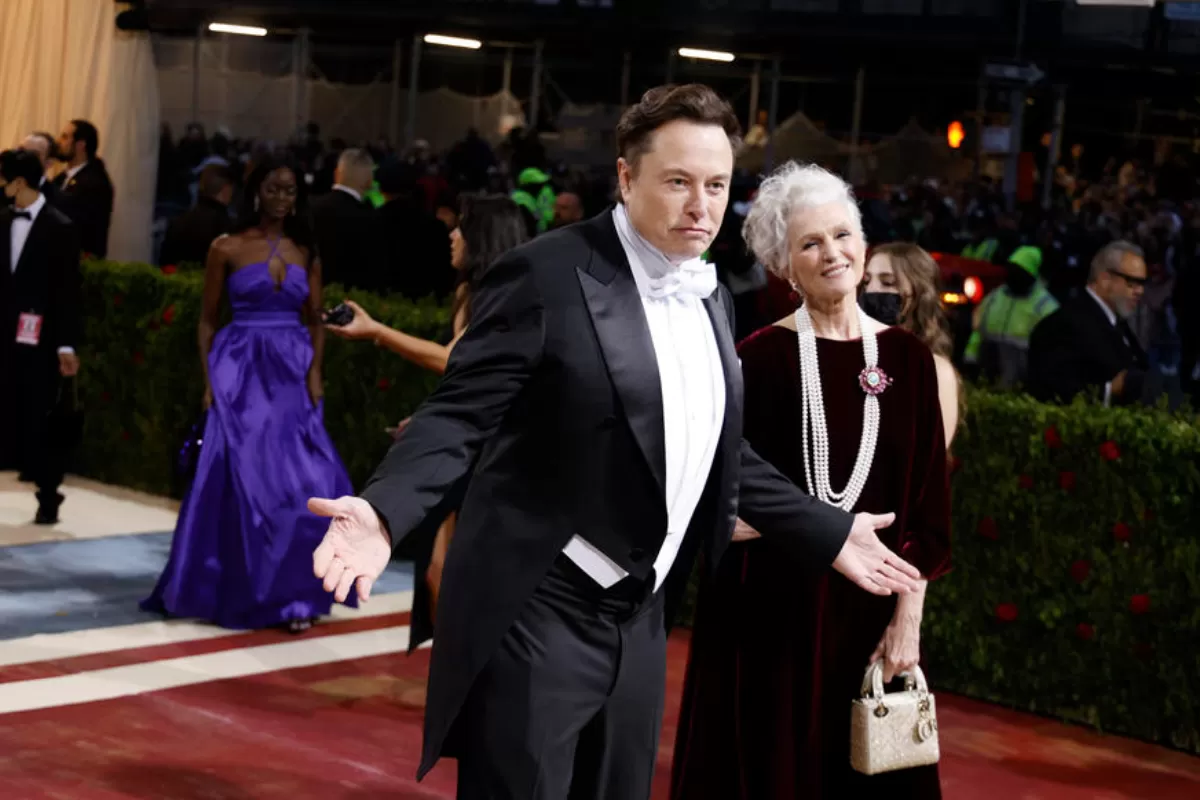 Object Name: USA NEW YORK MET GALA