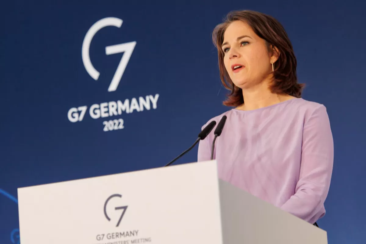 Ministrul german de Externe Annalena Baerbock vorbește în timpul unei conferințe de presă, după întâlnirea miniștrilor de Externe ai statelor membre G7 la Schlossgut Weissenhaus de lângă Oldenburg în Holstein, Germania, 14 mai 2022.