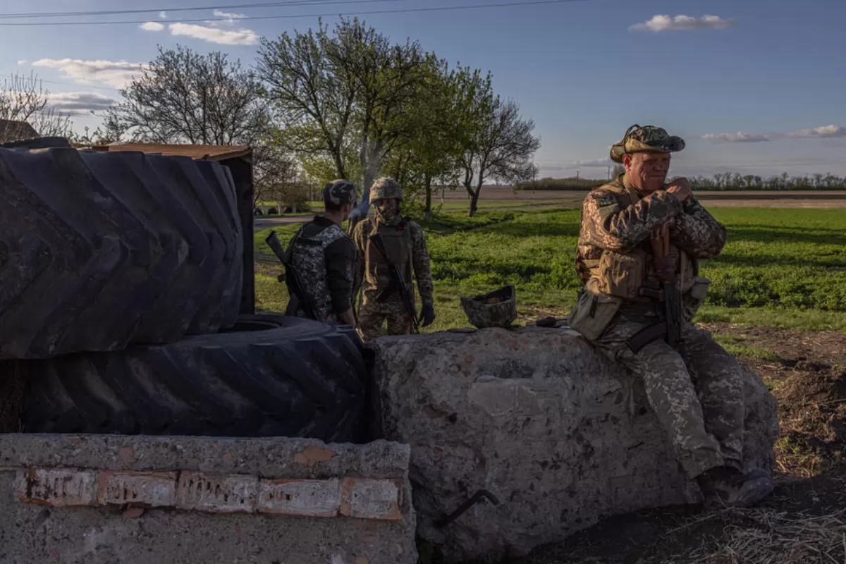 Members of the Ukrainian army guard a checkpoint near the frontline at Huliaipole district, in the Zaporizhzhia region, Ukraine, 27 April 2022.