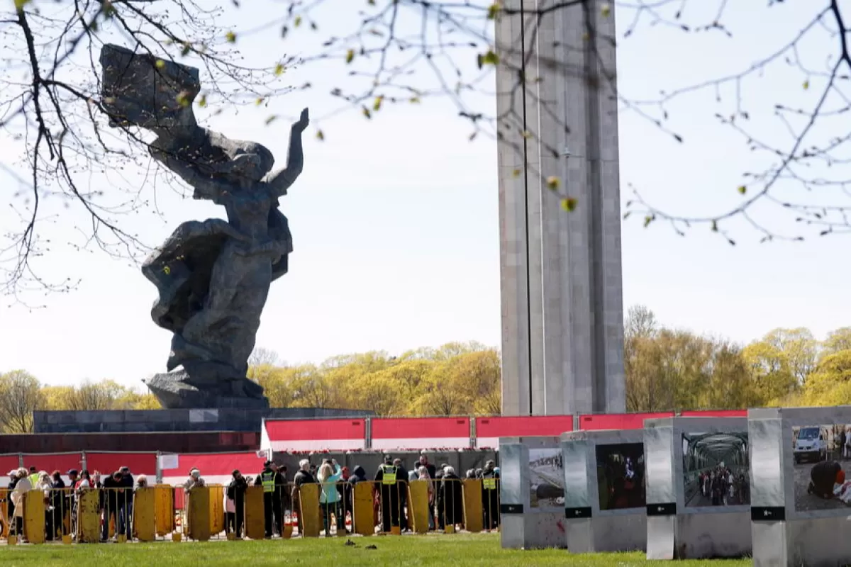 People gathered near the Soviet-era monument for laying flowers to mark the 77th anniversary of Victory Day, the day marking the Allied Forces' victory over Nazi Germany, in Riga, Latvia, 09 May 2022.