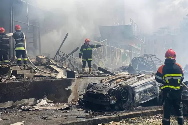 RĂZBOI ÎN UCRAINA: Președintele Volodimir Zelenski condamnă un atac terorist din partea Rusiei, după bombardarea unui oraș din centul țării