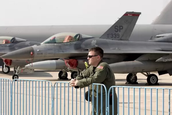 RĂZBOI ÎN UCRAINA: NATO discută despre antrenarea piloților ucraineni pe avioane de luptă occidentale