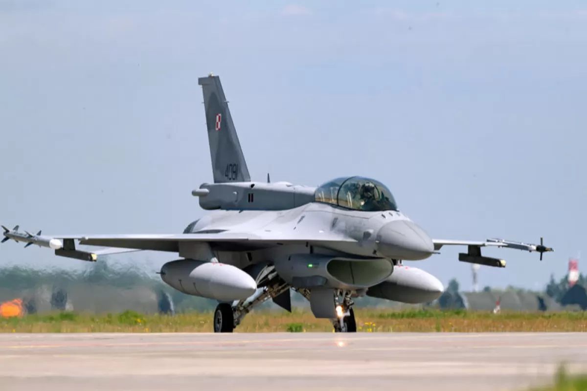 F16