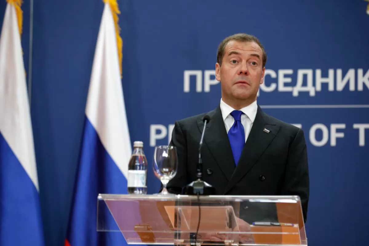 Prim-ministrul rus Dimitri Medvedev se adresează presei la Belgrad, Serbia, 19 octombrie 2019.