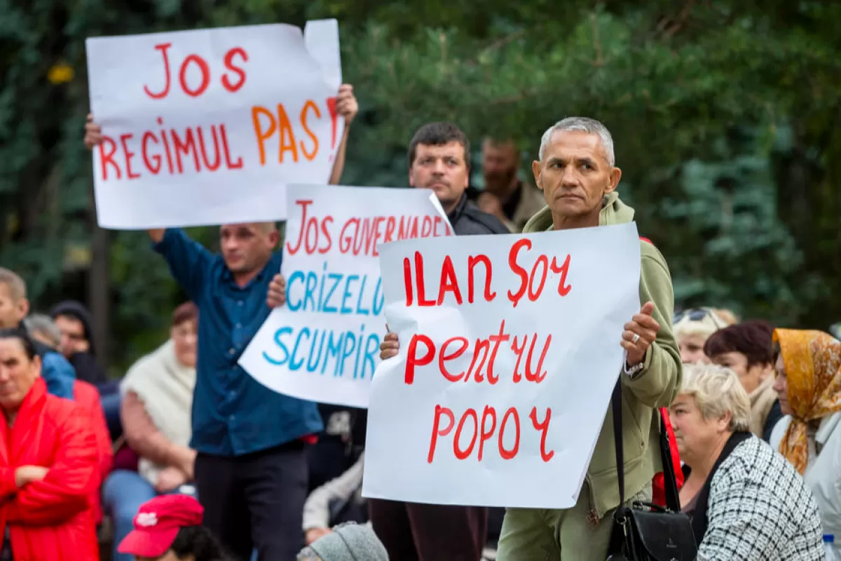 Susținători ai partidului politic Șor participă la un protest la clădirea Parlamentului din Chișinău, Moldova, 19 septembrie 2022.