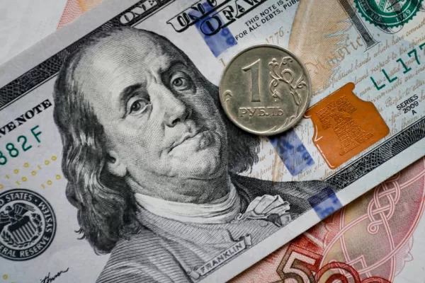 RĂZBOI ÎN UCRAINA: Mobilizarea decretată de Putin întărește dolarul american
