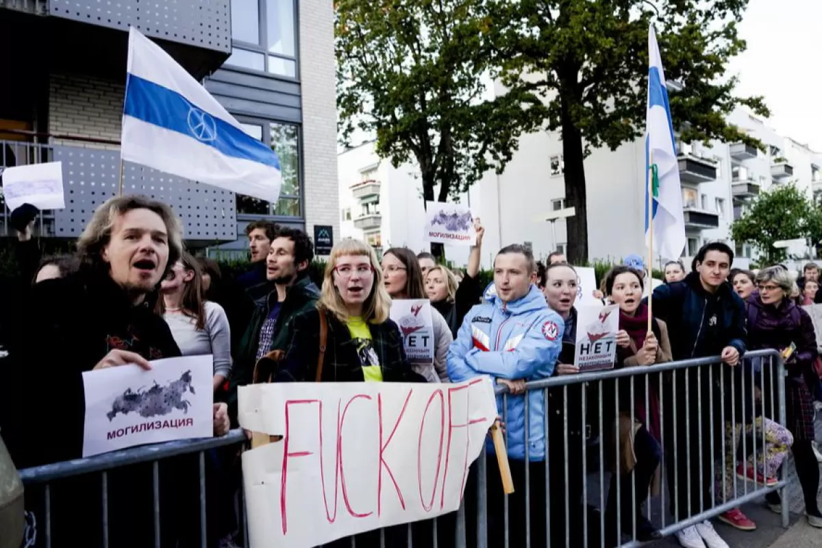 Object Name: NORWAY RUSSIA PROTEST