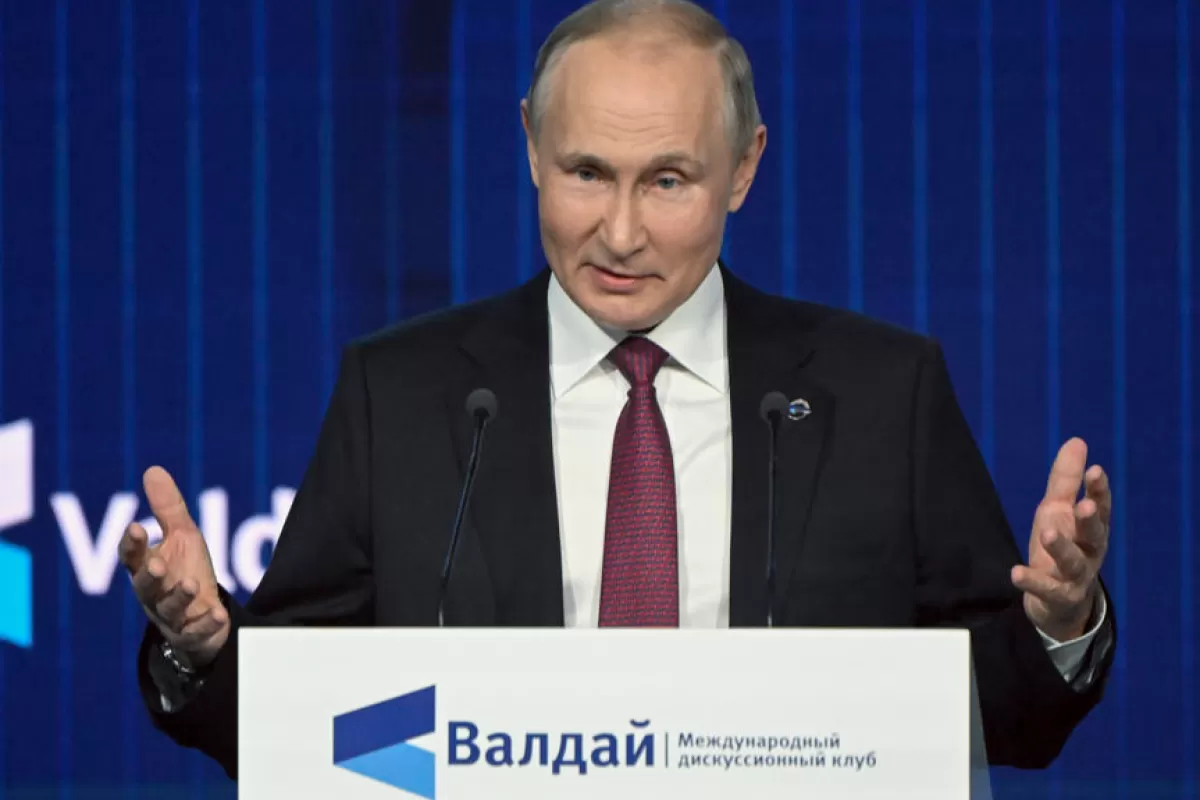 Președintele rus Vladimir Putin vorbește la sesiunea „Lumea după hegemonie: justiție și securitate pentru toți” a Clubului internațional de discuții Valdai din afara Moscovei, Rusia, 27 octombrie 2022.