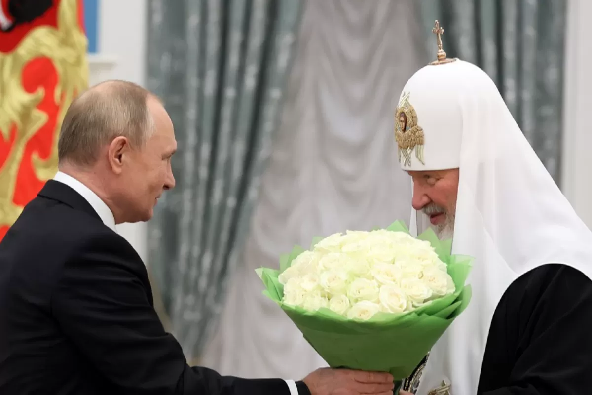 Președintele rus Vladimir Putin și Patriarhul Kirill al Moscovei și al Întregii Rusii în timpul unei ceremonii de premiere la Moscova, Rusia, 20 noiembrie 2021.