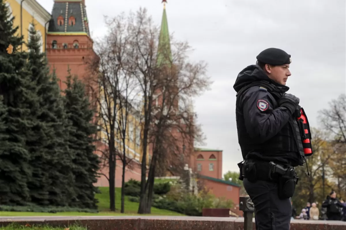 Russian policeman guards in Alexander garden near Moscow Kremlin in downtown Moscow, Russia, 20 October 2022.