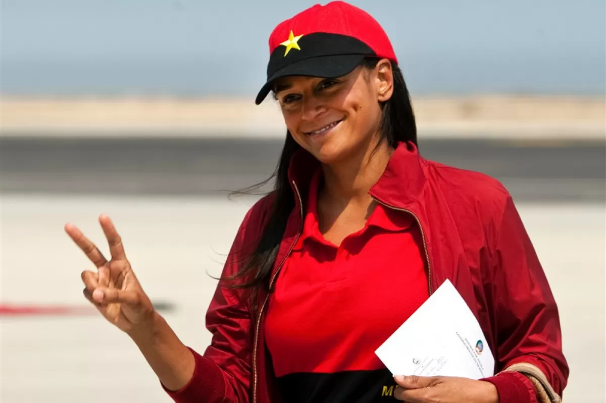 Fiica fostului președinte angolez, pro-sovieticul Jose Eduardo dos Santos, e căutată prin Interpol, pentru fapte de corupție