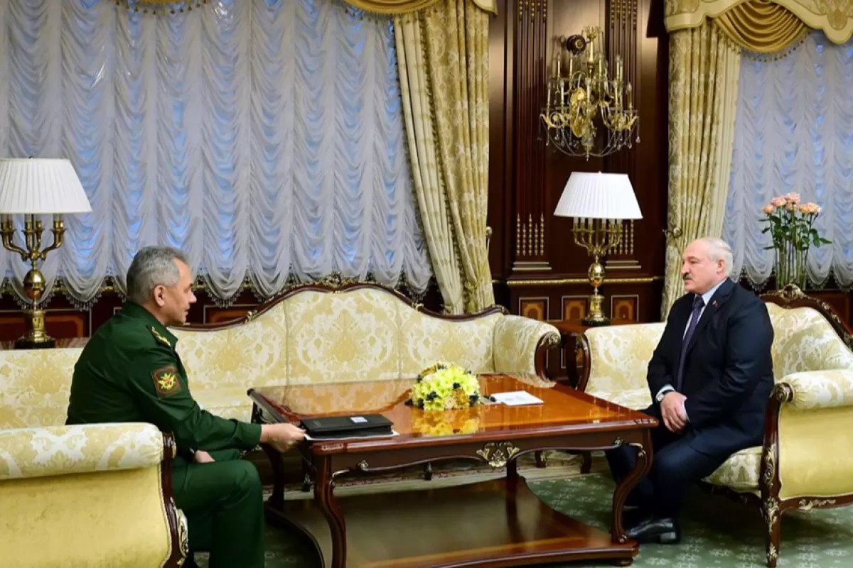 Russian Defense Minister Shoigu meets Belarusian President Lukashenko in Minsk