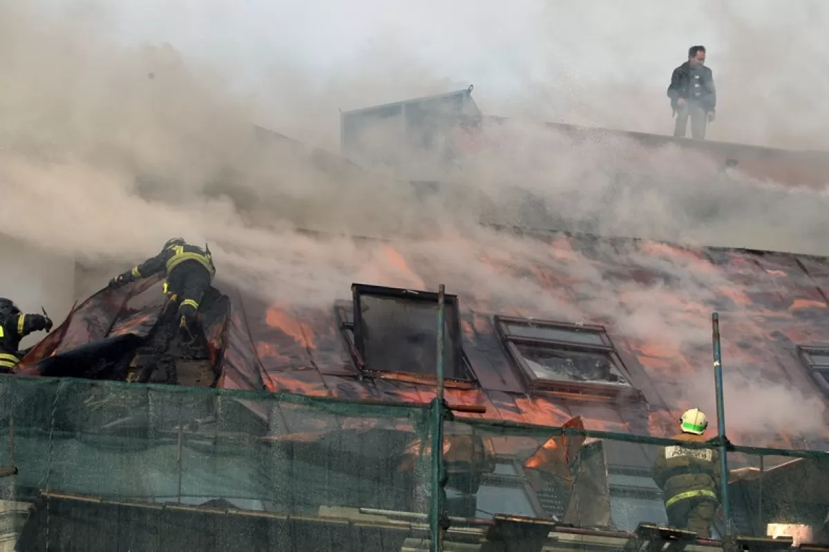 Roof fire in the center of Moscow