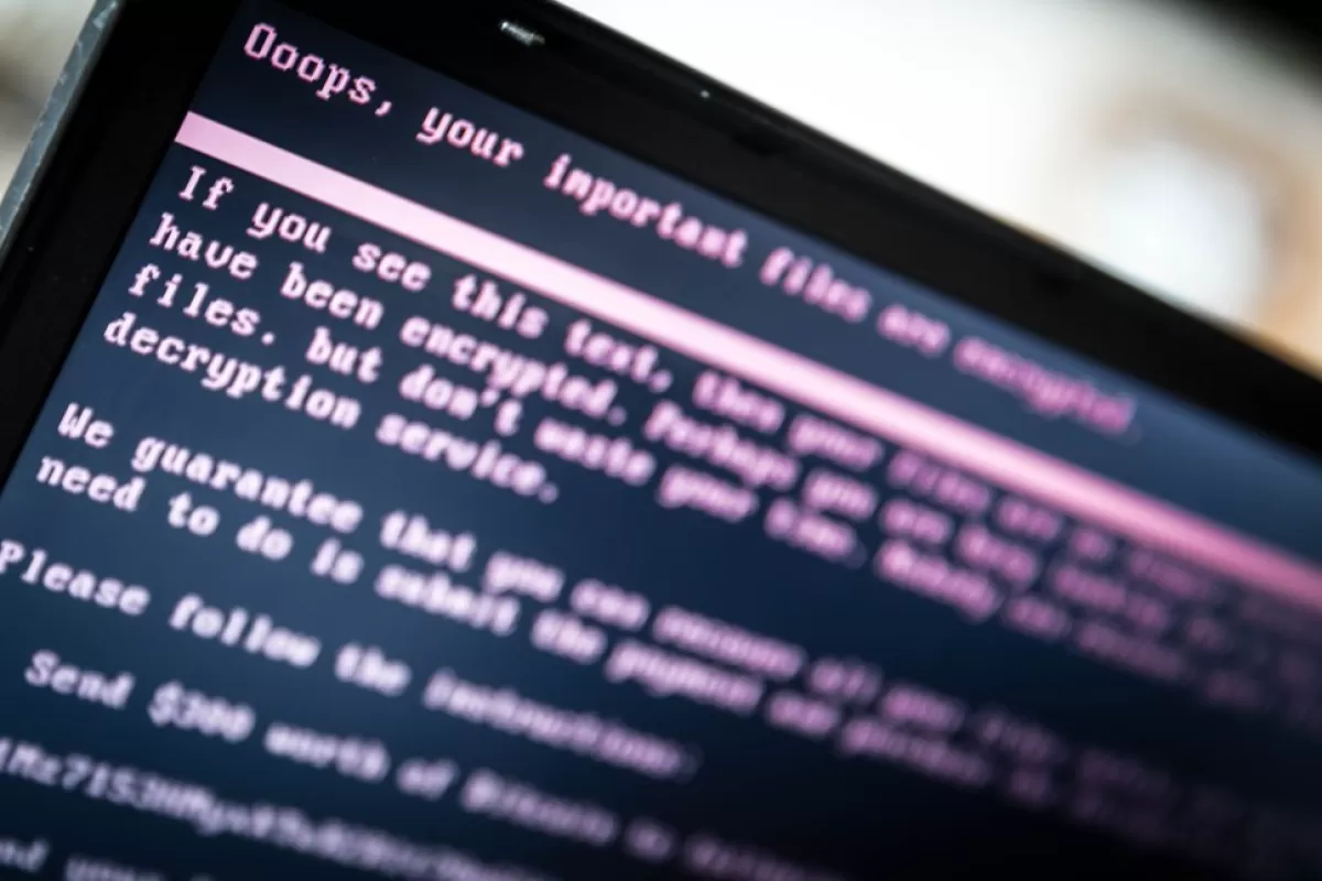 Ecranul unui laptop afișează un mesaj după ce a fost infectat cu ransomware în timpul unui atac cibernetic la nivel mondial, în Geldrop, Țările de Jos, 27 iunie 2017 (emis în 28 iunie 2017).