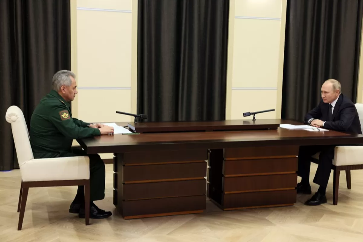 Russian President Vladimir Putim meets with Defence Minister Sergei Shoigu