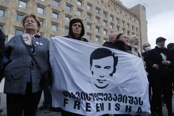 Fostul președinte georgian Mihail Saakașvili ar fi grav bolnav și ar trebui transferat în străinătate