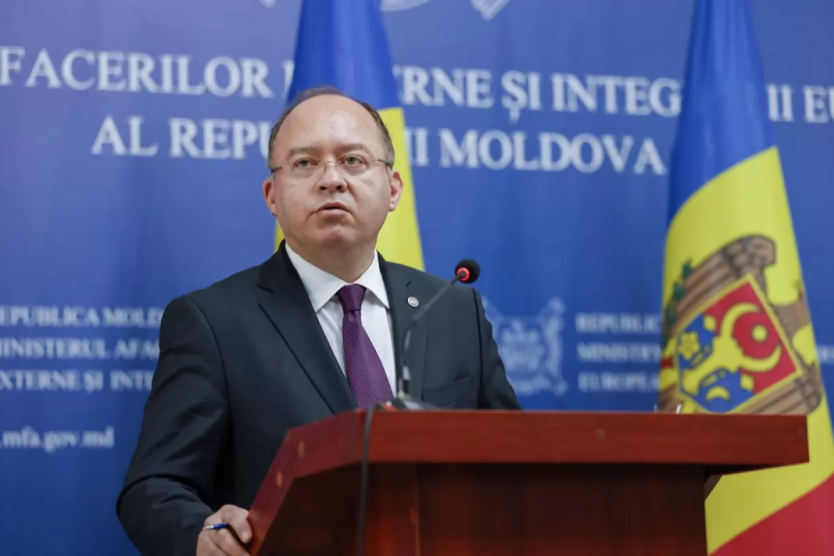 Ministrul de Externe al României, Bogdan Aurescu, vorbește la o conferință de presă comună cu ministrul Afacerilor Externe și Integrării Europene al Republicii Moldova, Nicu Popescu (care nu apare în imagine), la Ministerul Afacerilor Externe de la Chișinău, Republica Moldova, 19 decembrie 2022.