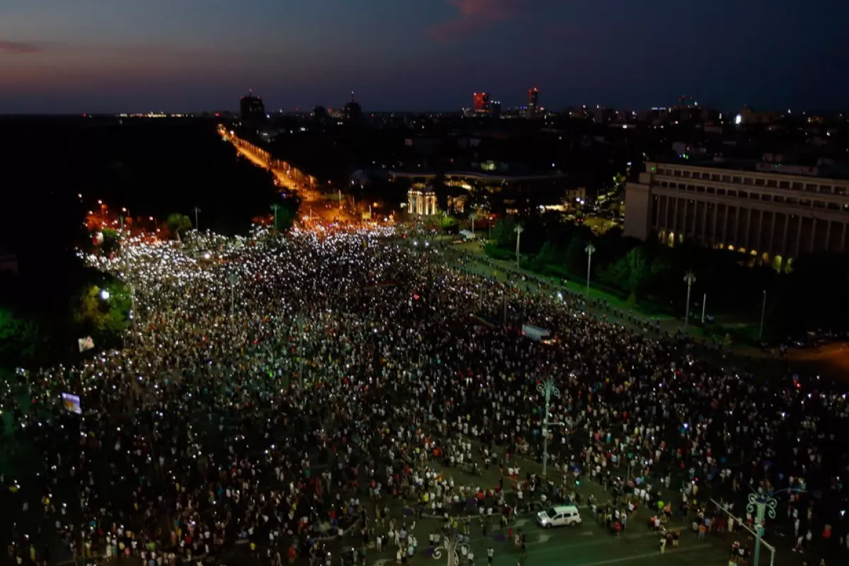 Romanians living abroad protesting against the government