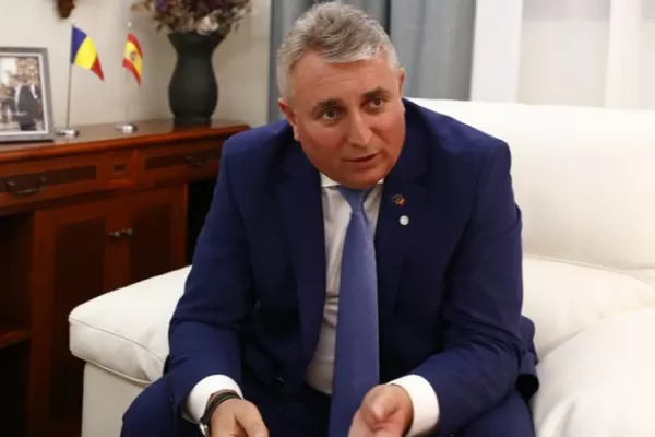 România: val de cereri privind demisia ministrului de Interne, Lucian Bode, acuzat de plagiat