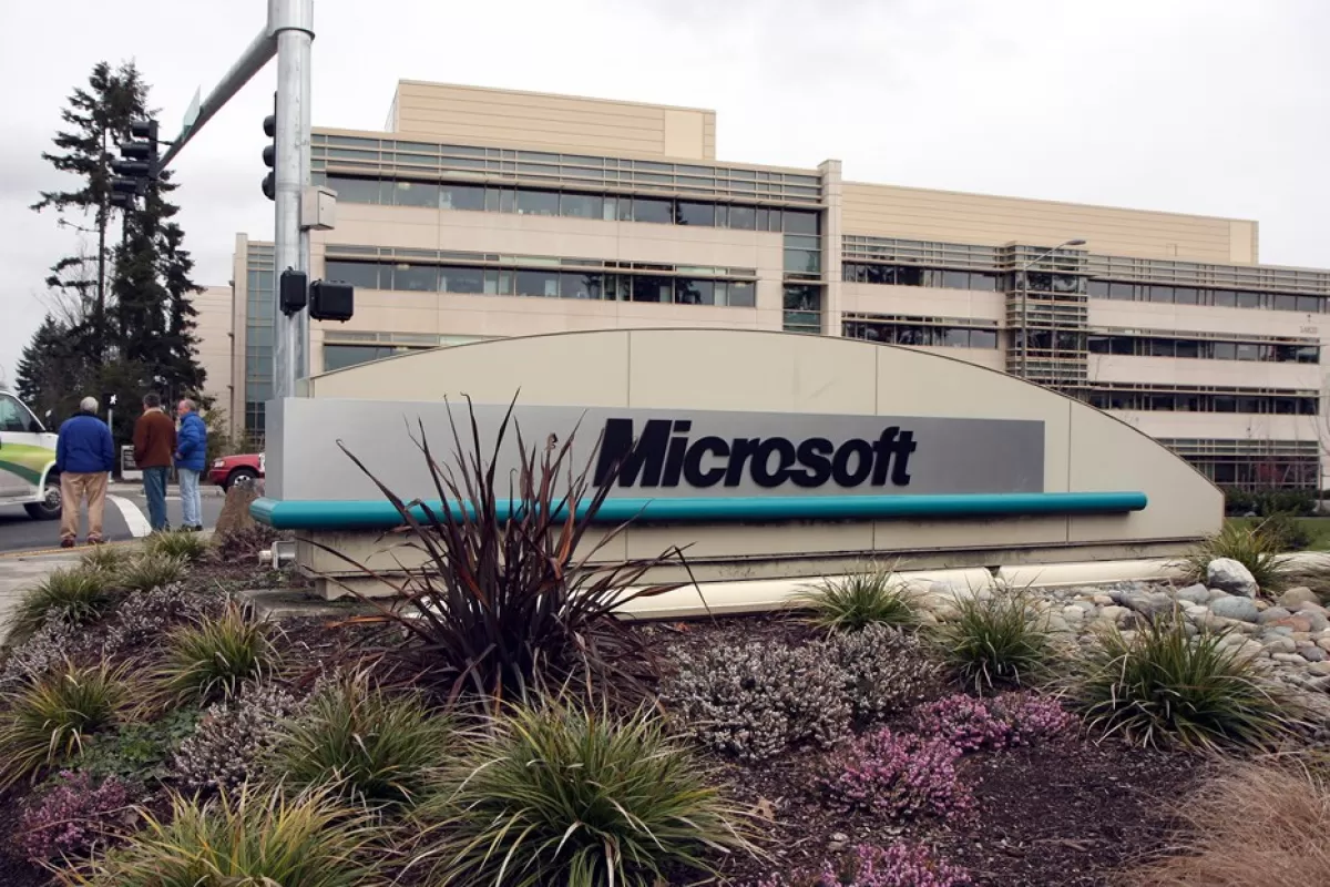 Sediul companiei Microsoft din Redmond, Washington, SUA, la 29 ianuarie 2009. Aproape 187.000 de lucrători din sectorul tehnologic din SUA și-au pierdut locurile de muncă anul trecut, cel mai mare număr din ultimii cinci ani, a declarat firma de consultanță Challenger, Gray & Christmas. Challenger a spus că firmele de telecomunicații, computere și electronice au redus în 2008, cu 74,2% mai multe locuri de muncă decât în anul precedent pe măsură ce economia s-a deteriorat.