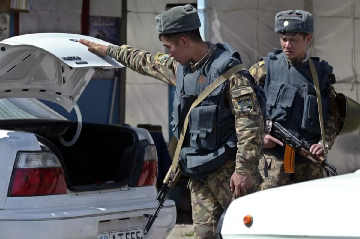 Uzbek policemen inspect cars for explosives